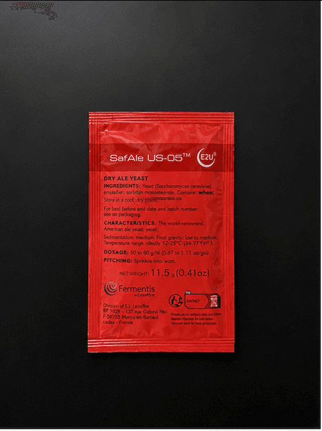 SafAle US-05 dry ale yeast packet included in 5 gallon brewing kit